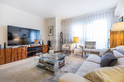 Apartamento T2 à venda na Rua Nova dos Mercadores