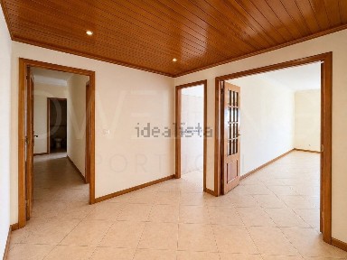 Apartamento T2 à venda na Avenida de Fitares, 20