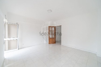 Apartamento T3 à venda na Praceta Gaspar Corte Real