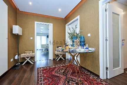 Apartamento T5 à venda na Rua Doutor João António Gonçalves Amaral