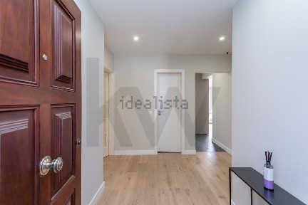 Apartamento T3 à venda na Rua João Luís de Moura, 35