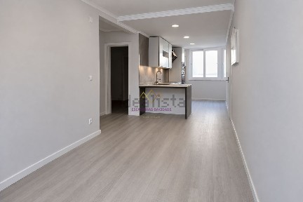 Apartamento T2 à venda na Rua Actriz Maria Matos