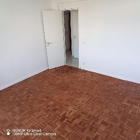 Apartamento T1 à venda na Rua Carlos Charbel