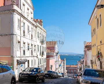 Apartamento T2 à venda na Rua das Trinas