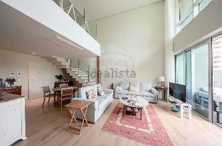Apartamento T3 à venda no Largo Almirante Pedroso