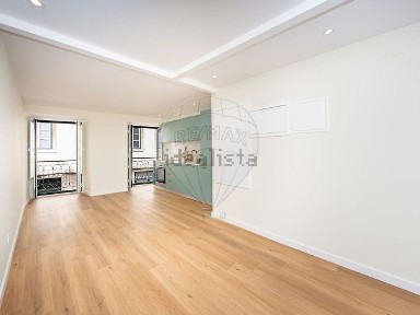 Apartamento T1 à venda na Rua da Cruz dos Poiais