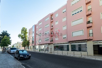 Apartamento T3 à venda na Rua Fernando Palha, 29 C