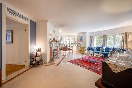 Apartamento T3 à venda na Rua Agostinho Neto