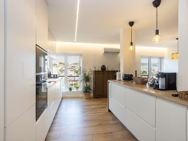 Apartamento T2 à venda na Praça Infante Dom Duarte, 4