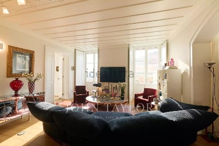 Apartamento T2 à venda na Rua do Alecrim