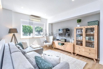 Apartamento T2 à venda na Rua Aquilino Ribeiro