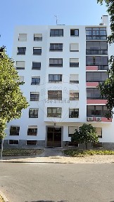 Apartamento T2 à venda na Rua Frei Bartolomeu dos Mártires