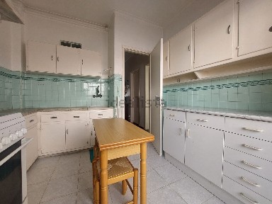 Apartamento T2 à venda na Avenida Patrão Joaquim Lopes, 20