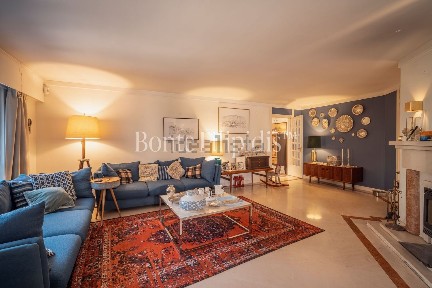 Apartamento T3 à venda na Rua Agostinho Neto