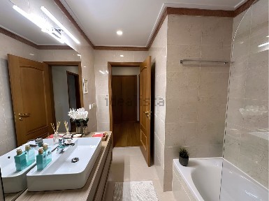 Apartamento T2 à venda na Estrada da Cruz