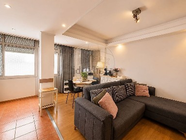 Apartamento T2 à venda na Rua Luís Ludovice