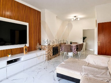 Apartamento T3 à venda na Rua Doutor Francisco Abreu Maia