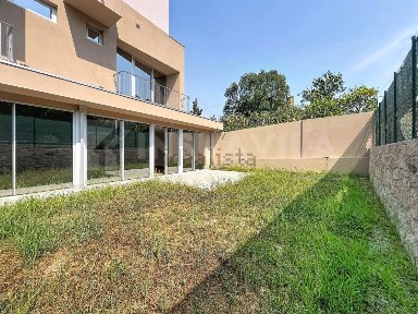 Apartamento T2 à venda na Rua do Pombal