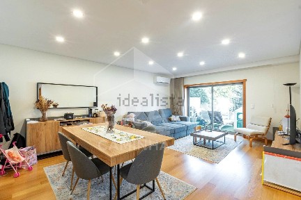 Apartamento T2 à venda na Travessa de Fornelos