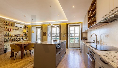 Apartamento T3 à venda na Rua Prior do Crato, 7