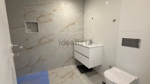 Apartamento T2 à venda na Rua Silva Gaio