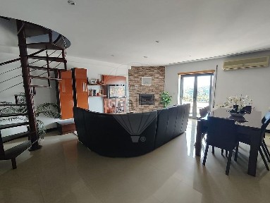 Apartamento T4 à venda na Rua Cândido Reis