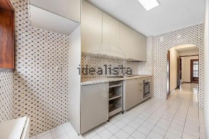 Apartamento T2 à venda na Rua D. Maria II, 1042