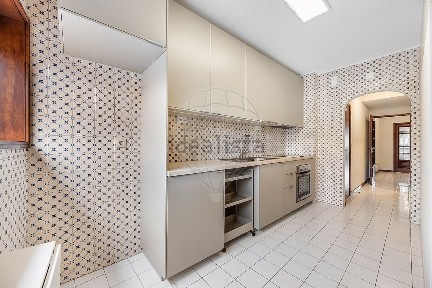 Apartamento T2 à venda na Praça Dona Maria II, 1042