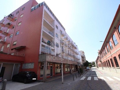 Apartamento T3 à venda na Rua Nova de Santa Cruz