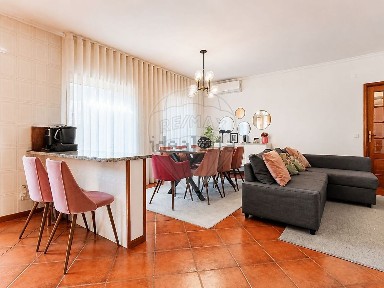 Apartamento T1 à venda em Arco de Baúlhe e Vila Nune
