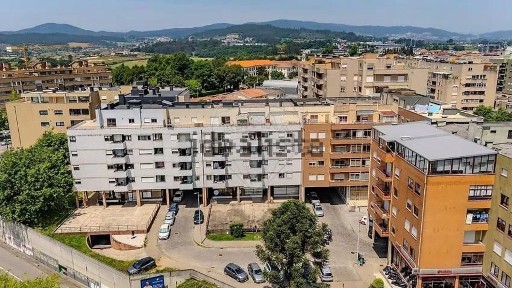 Apartamento T4 à venda na Rua das Amoras, 49
