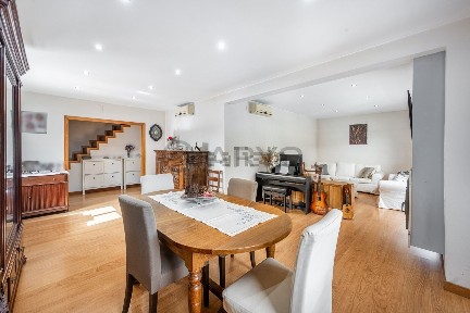 Apartamento T4 à venda na Rua de Abril, 79