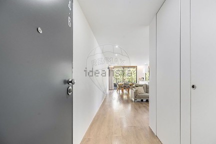 Apartamento T3 à venda na Rua Professor Doutor João Carvalho, 41