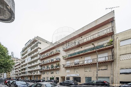 Apartamento T3 à venda na Rua Doutor José Vilaça