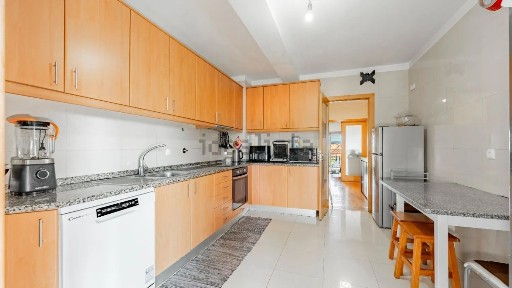 Apartamento T3 à venda na Rua Dona Maria II