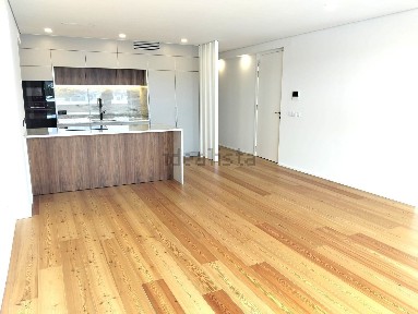 Apartamento T2 à venda na Rua do Miradouro de Baixo