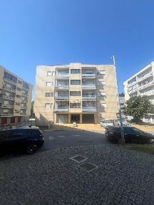 Apartamento T3 à venda na Rua São Salvador de Montélios, 13