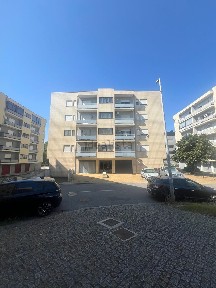 Apartamento T3 à venda na Rua São Salvador de Montélios, 13