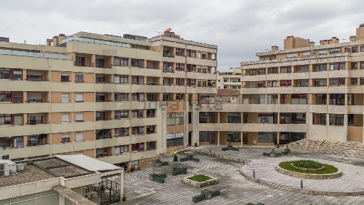 Apartamento T3 à venda na Rua Doutor Francisco Sá Carneiro