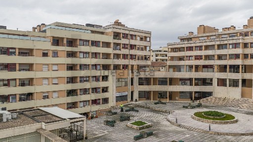 Apartamento T3 à venda na Rua Doutor Francisco Sá Carneiro