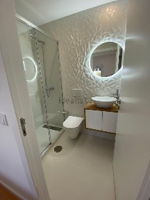 Apartamento T5 à venda na Rua Alves Roçadas