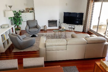 Apartamento T4 à venda na Rua Antero Henriques da Silva