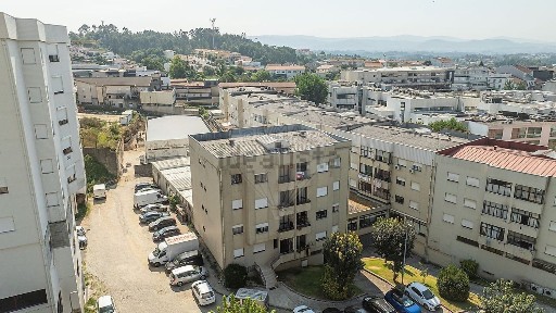Apartamento T3 à venda na Avenida Doutor Bernardo Brito Ferreira