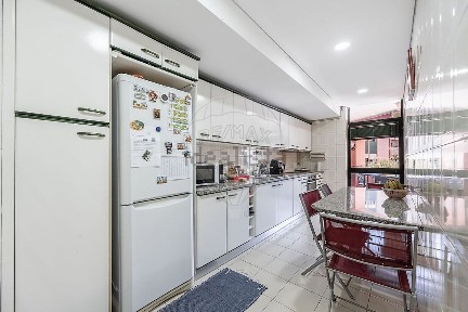 Apartamento T2 à venda na Rua Professor Manuel José Pereira