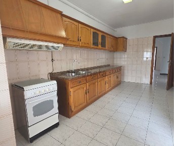Apartamento T3 à venda na Rua Padre António Vieira