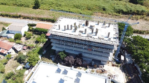 Apartamento T3 à venda na Rua Maria Anjos Barbosa