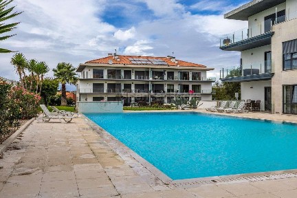 Apartamento T3 à venda na Rua Conde de Avelar, 3