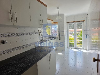 Apartamento T3 à venda na Rua Fernão de Magalhães, 17