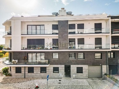 Apartamento T3 à venda na Rua Ramiro Figueiredo dos Santos, 1