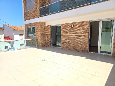 Apartamento T3 à venda na Rua Marechal Carmona